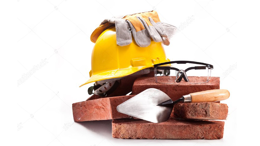 Equipo de seguridad para construcción con casco amarillo, con ladrillos, materiales para presupuesto de construcción
